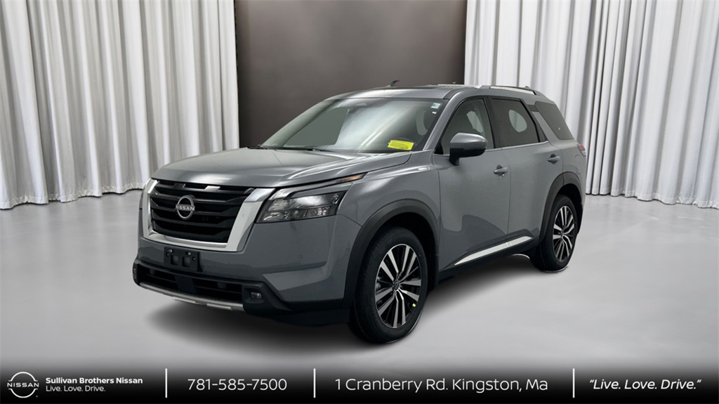 2025 Nissan Pathfinder Platinum's photo
