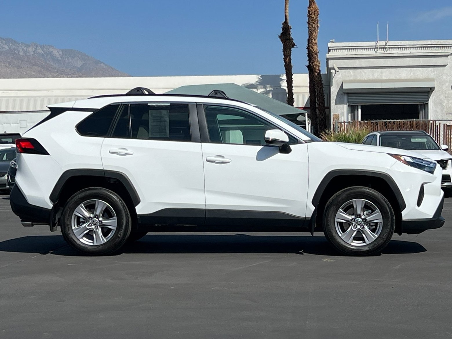 2023 Toyota RAV4 XLE photo 2