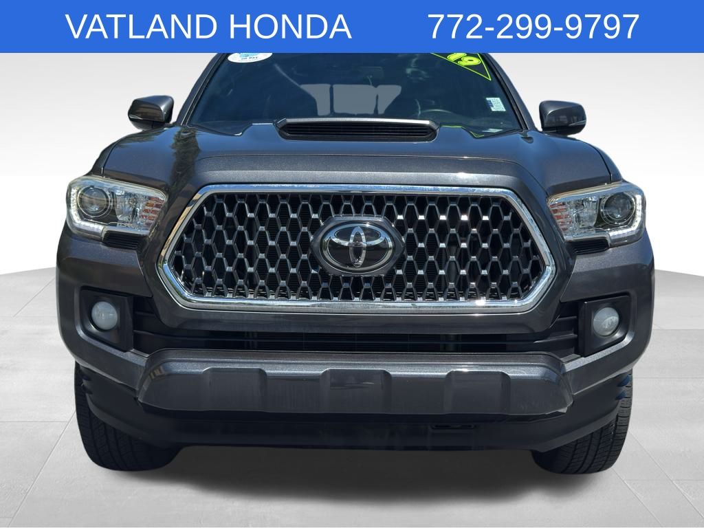 2019 Toyota Tacoma TRD Sport photo 2