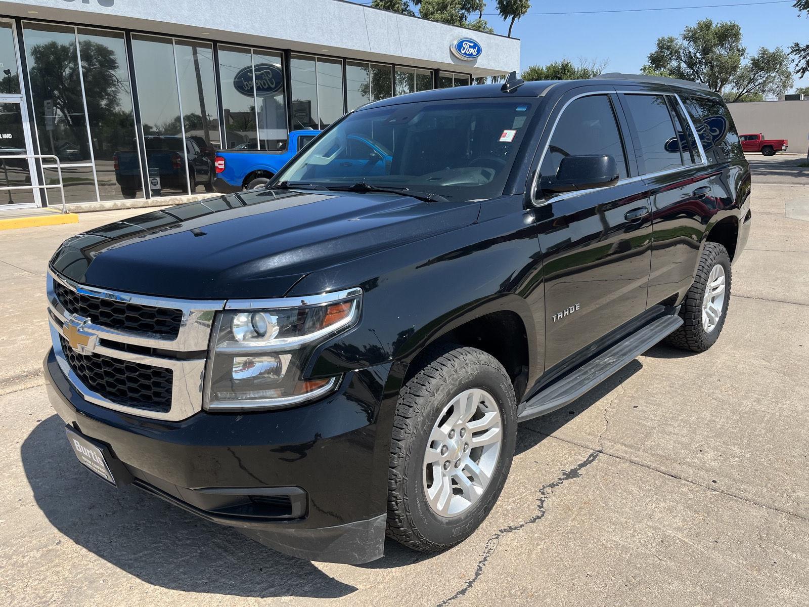 2019 Chevrolet Tahoe LT photo 2