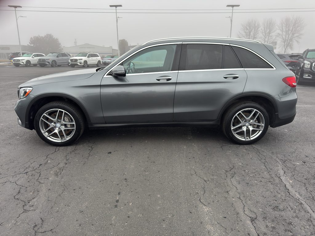 2016 Mercedes Benz GLC 300 photo 2