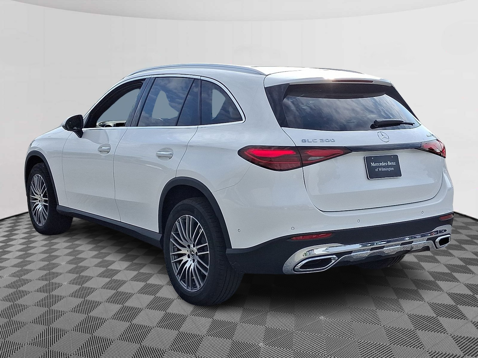 2026 Mercedes Benz GLC 300 4MATIC photo 3