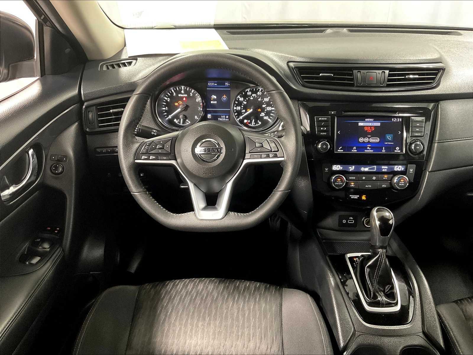 2019 Nissan Rogue SV photo 17