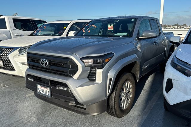2025 Toyota Tacoma SR5's photo
