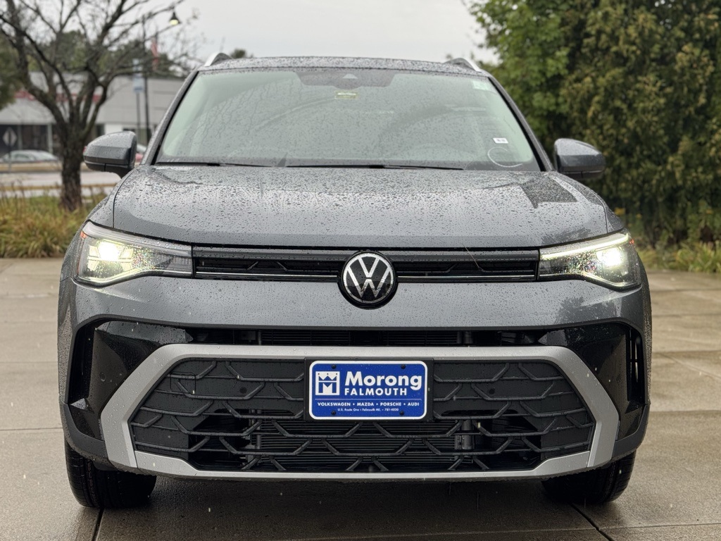 2025 Volkswagen Taos SE photo 2