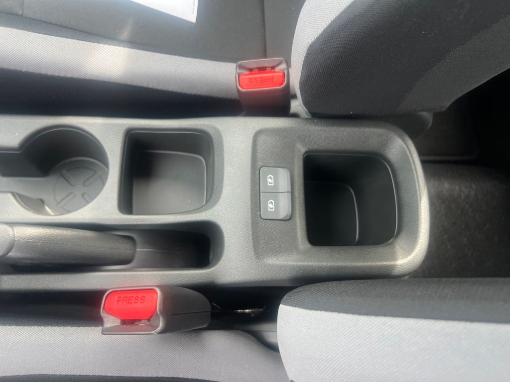 2025 Nissan Versa 1.6 S photo 23