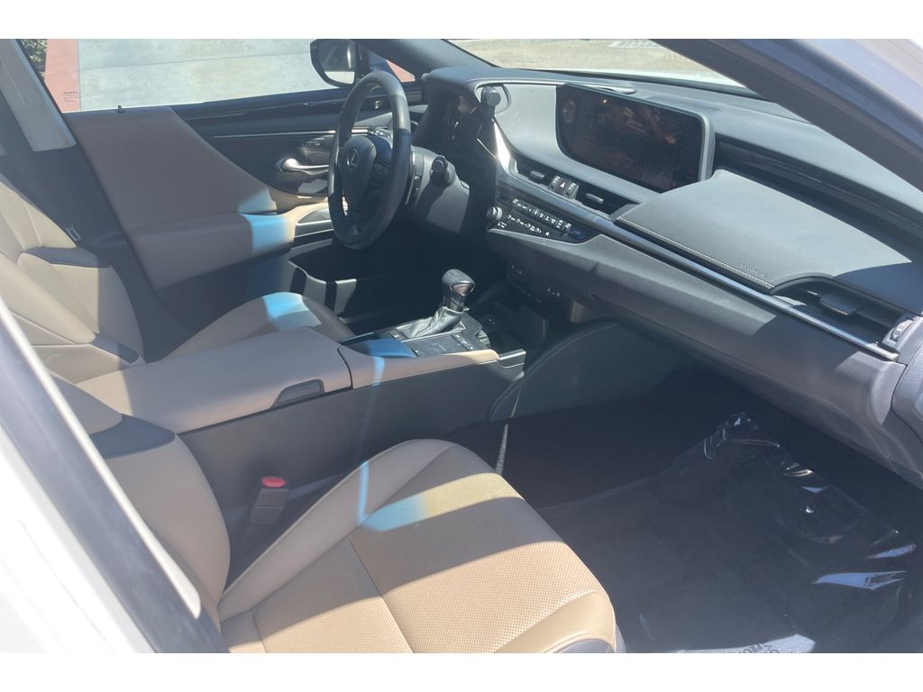 2020 Lexus ES 350 Base photo 16