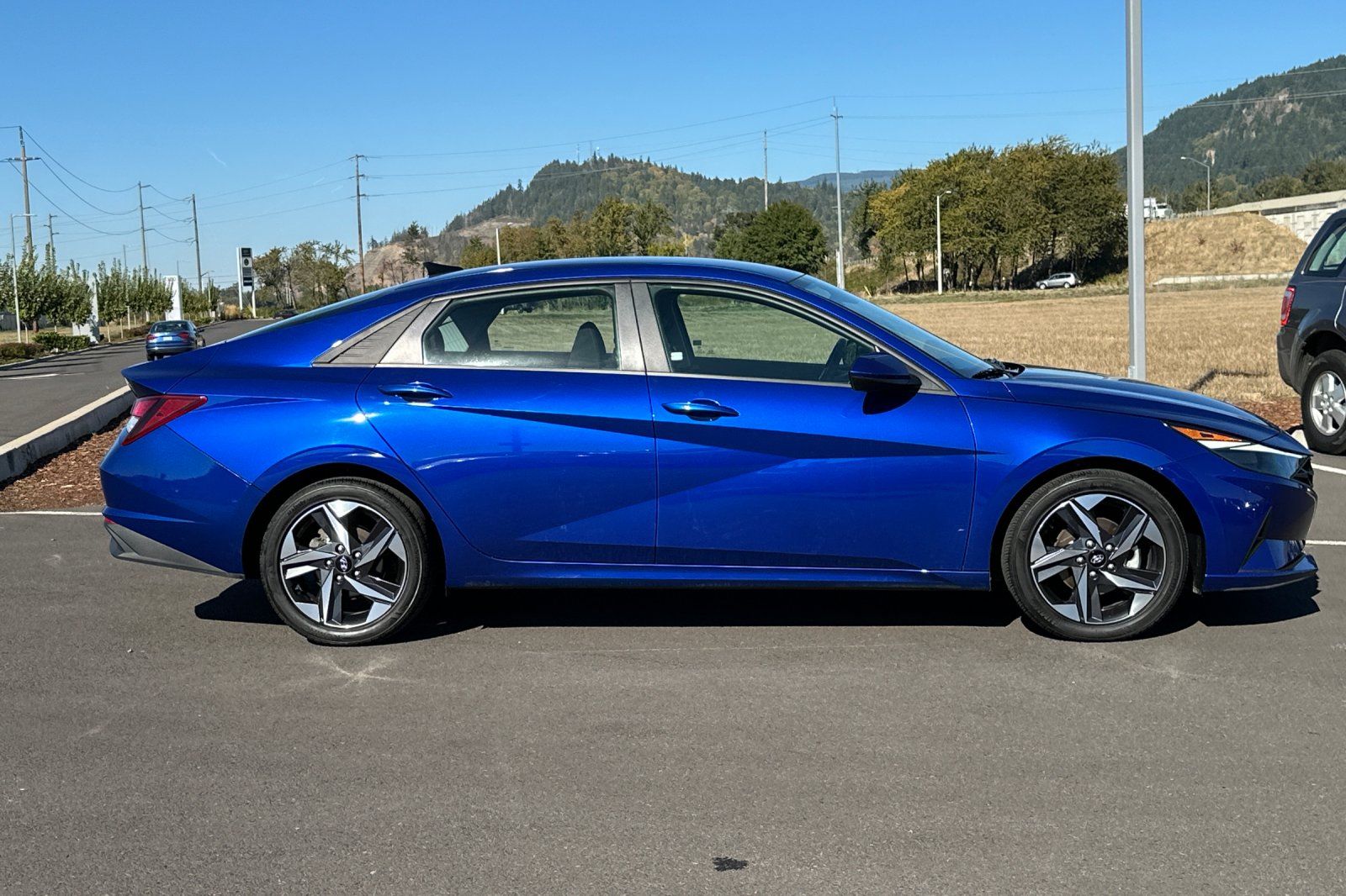 2023 Hyundai Elantra SEL Convenience photo 2