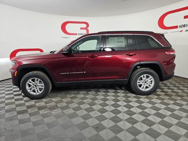 2025 Jeep Grand Cherokee Laredo photo 3