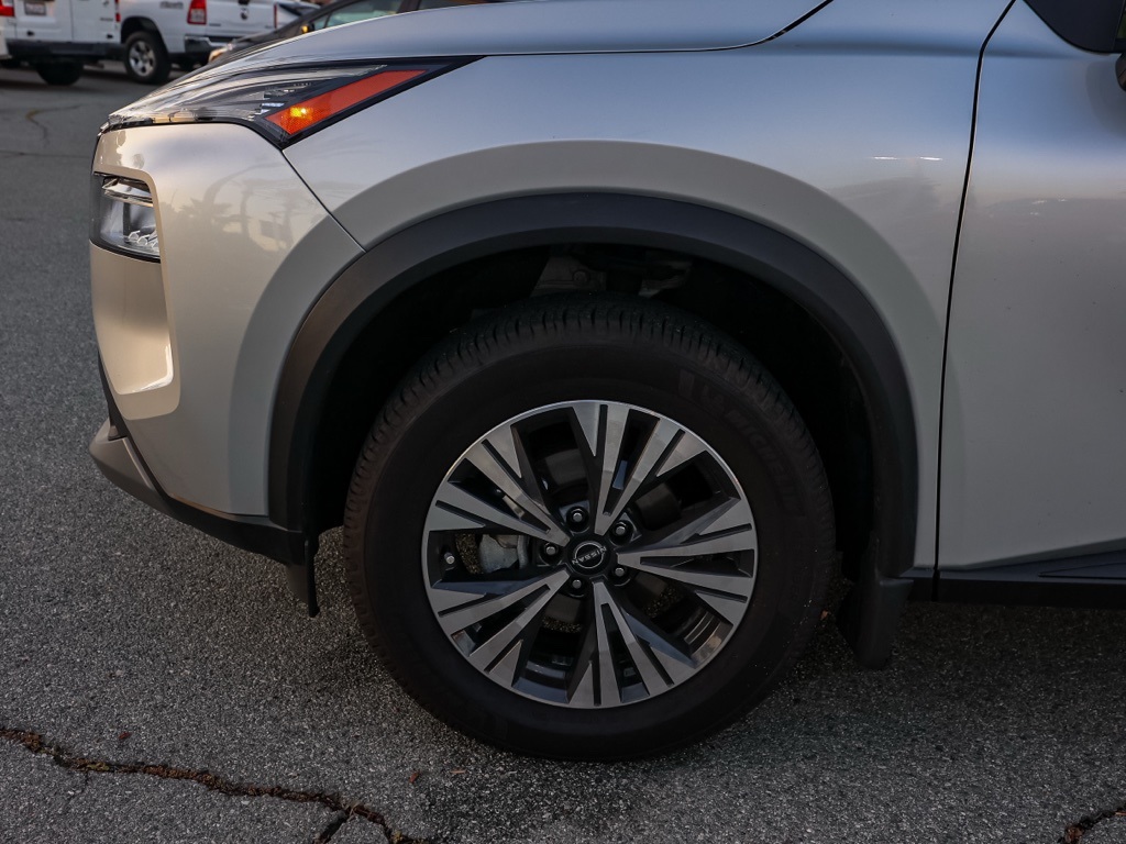 2023 Nissan Rogue SV photo 4