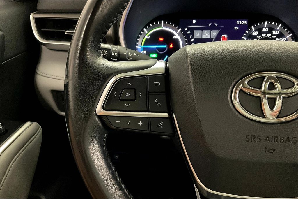 2021 Toyota Highlander Hybrid XLE photo 17