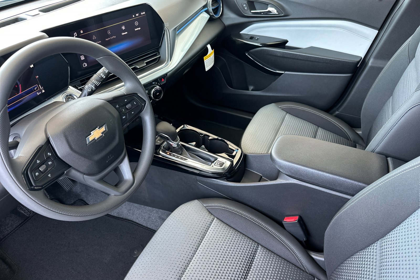 2025 Chevrolet Trax LT photo 10