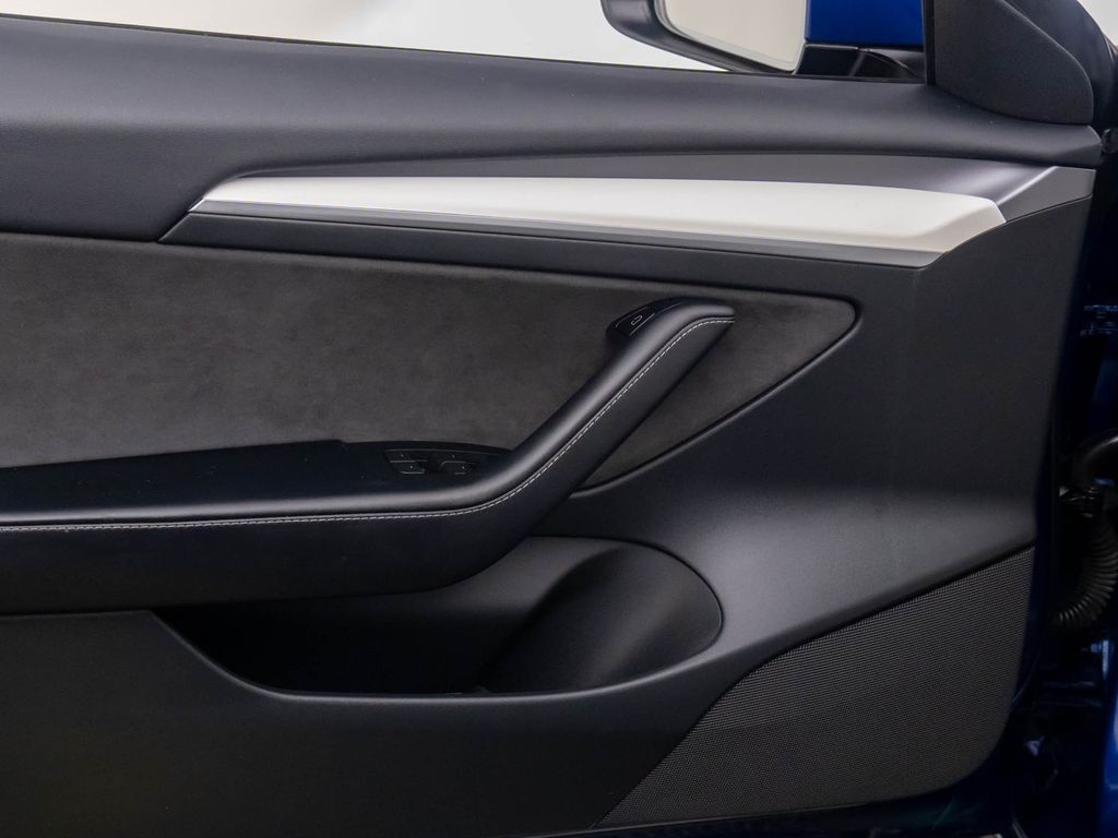 2023 Tesla Model 3 Performance photo 11