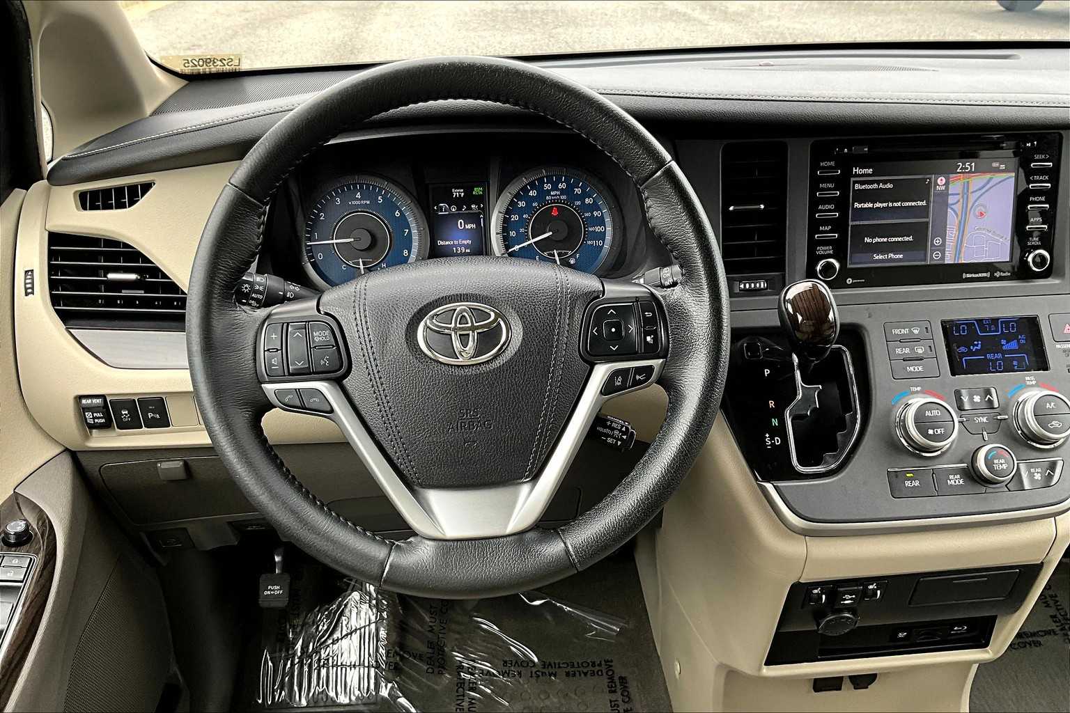 2020 Toyota Sienna XLE Premium photo 5