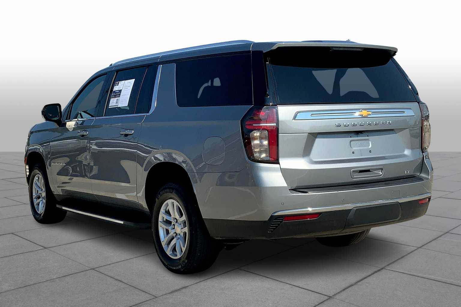2024 Chevrolet Suburban LT photo 9