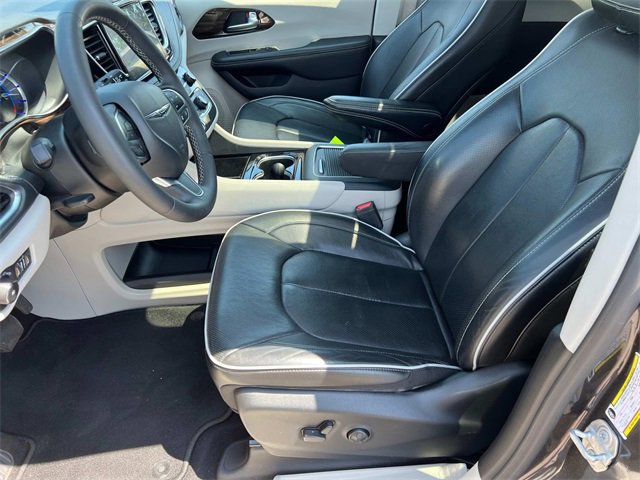 2022 Chrysler Pacifica Hybrid Limited photo 17