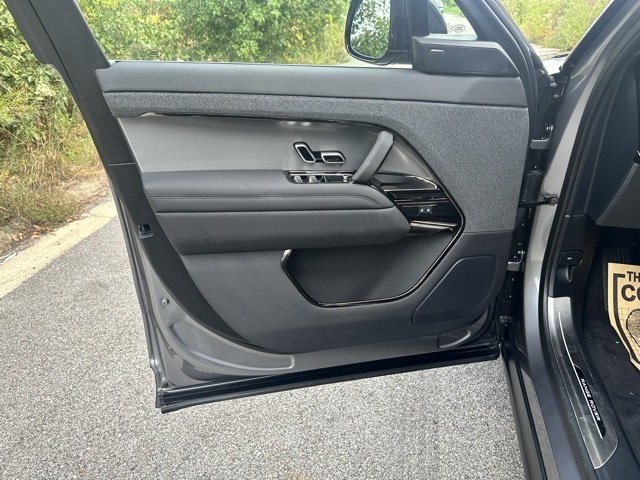 2025 Land Rover Range Rover Sport SE photo 11