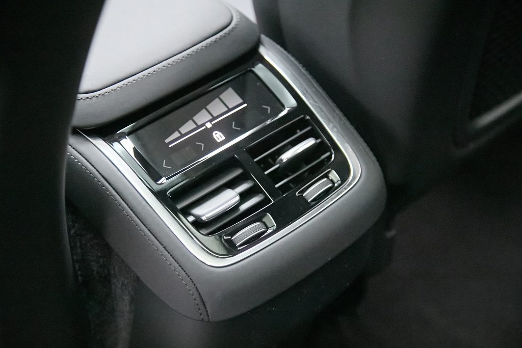 2025 VOLVO XC90 - Image 20