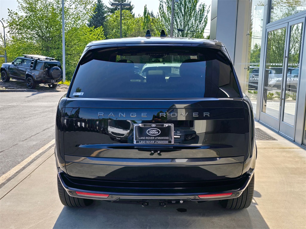 2025 Land Rover Range Rover SE photo 6