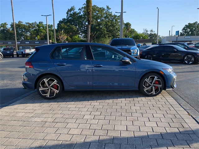 2025 Volkswagen Golf GTI SE photo 3
