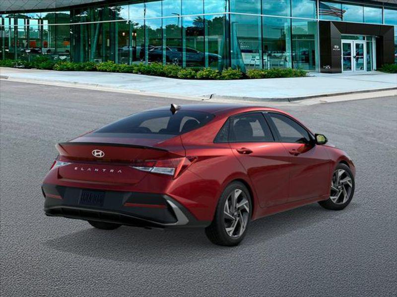 2025 Hyundai Elantra SEL Sport photo 4