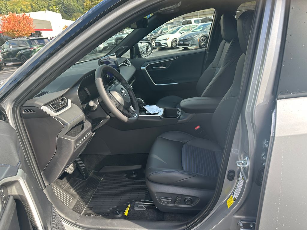 2025 Toyota RAV4 Hybrid XSE photo 13