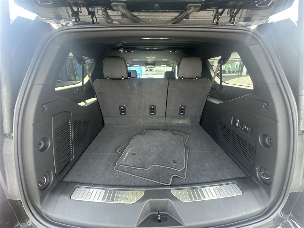 2024 Chevrolet Suburban High Country photo 22