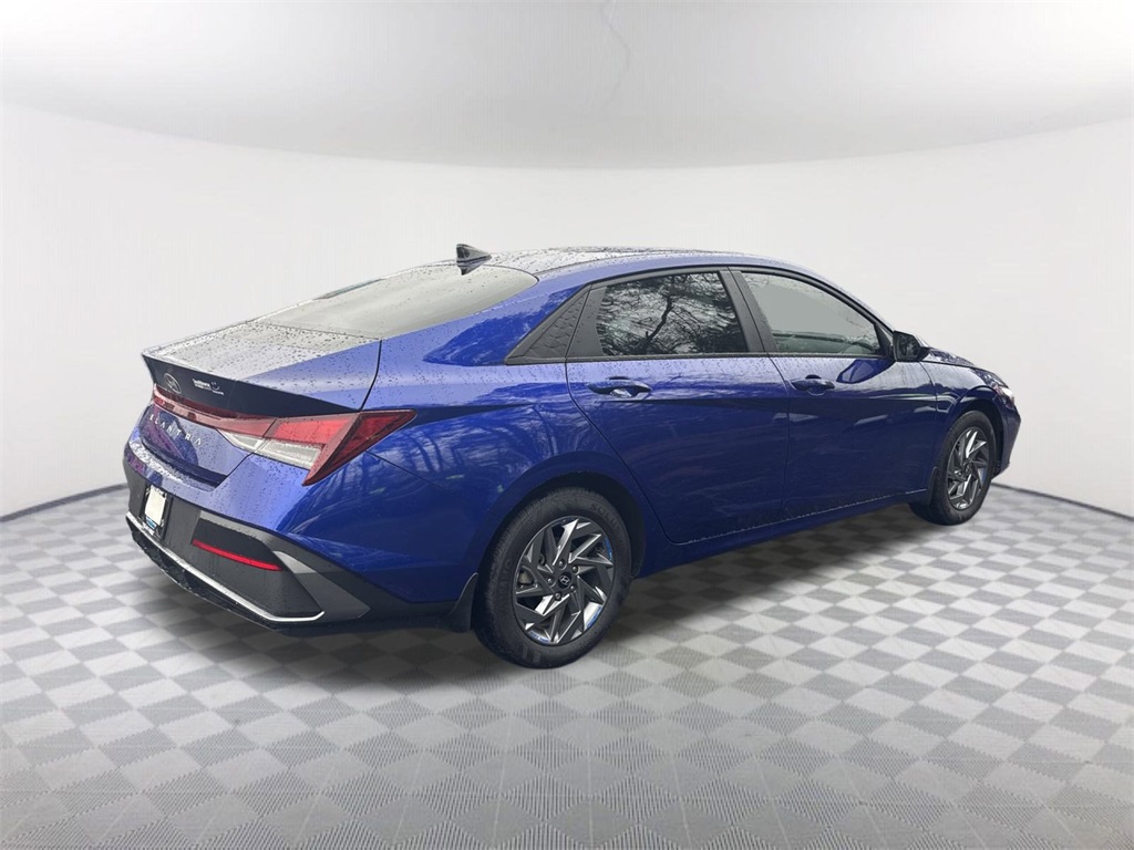 2024 Hyundai Elantra SEL photo 4