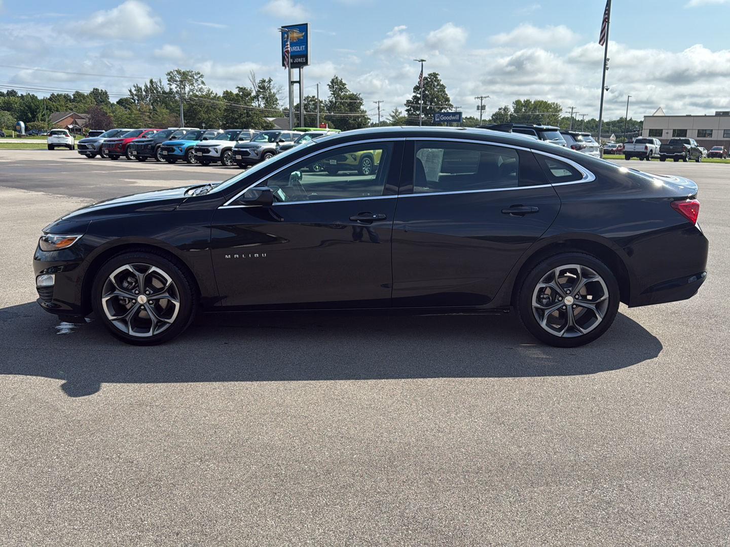 2024 Chevrolet Malibu 1LT photo 3