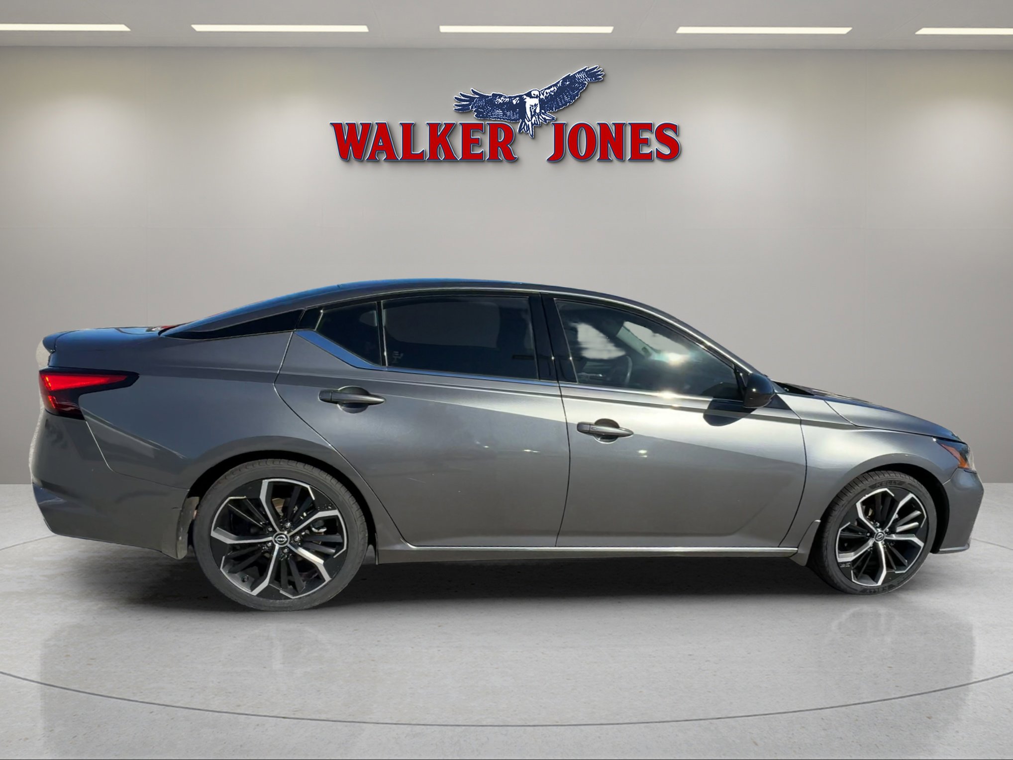 2023 Nissan Altima 2.5 SR photo 2