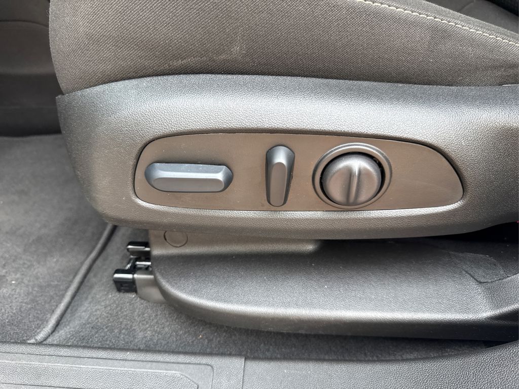 2023 Gmc Acadia SLE photo 39