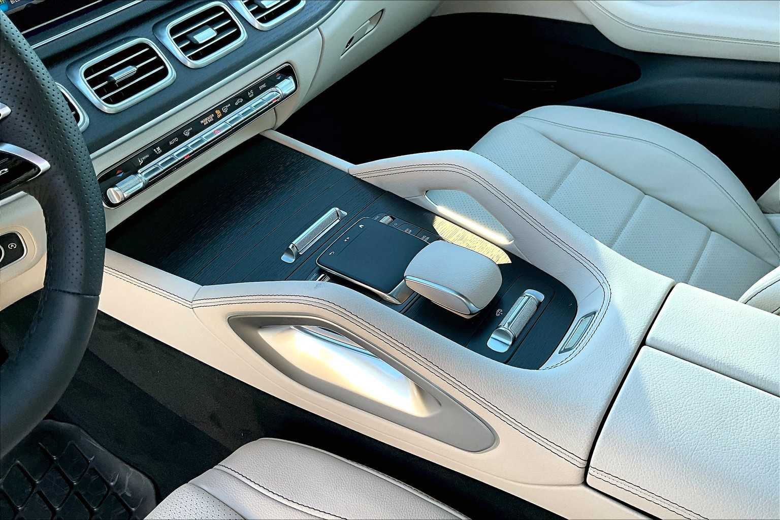 2025 Mercedes Benz GLS 450 4MATIC photo 8