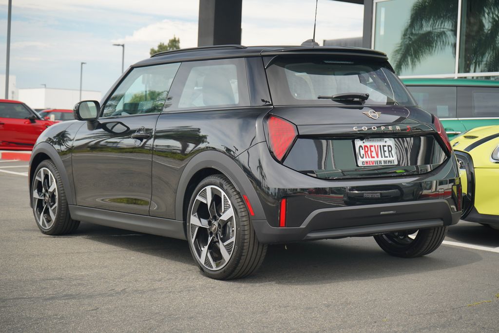 2025 Mini Cooper 2 Door Hardtop Iconic photo 2