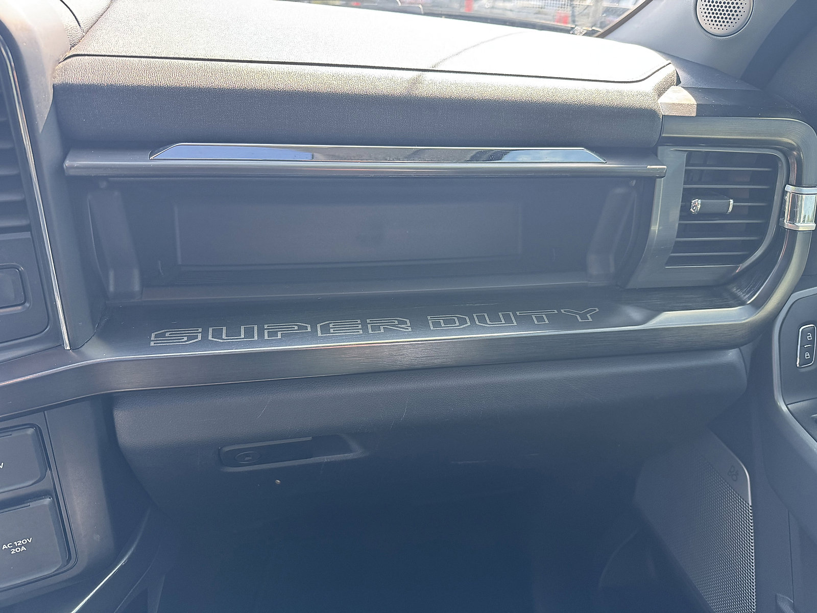 2023 Ford F-250 Lariat photo 15