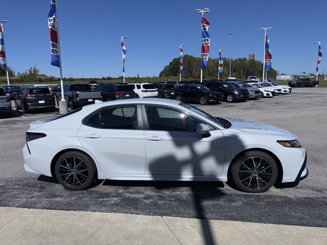 2023 Toyota Camry SE photo 4