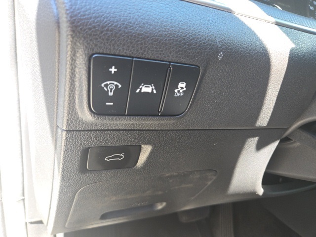 2022 Kia K5 GT-Line photo 14