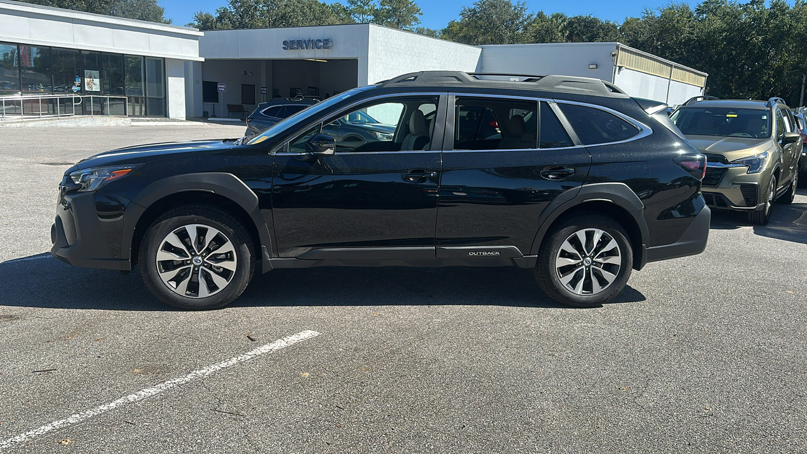 2025 Subaru Outback Limited XT photo 3