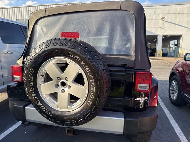 2012 Jeep Wrangler Unlimited Sahara photo 3