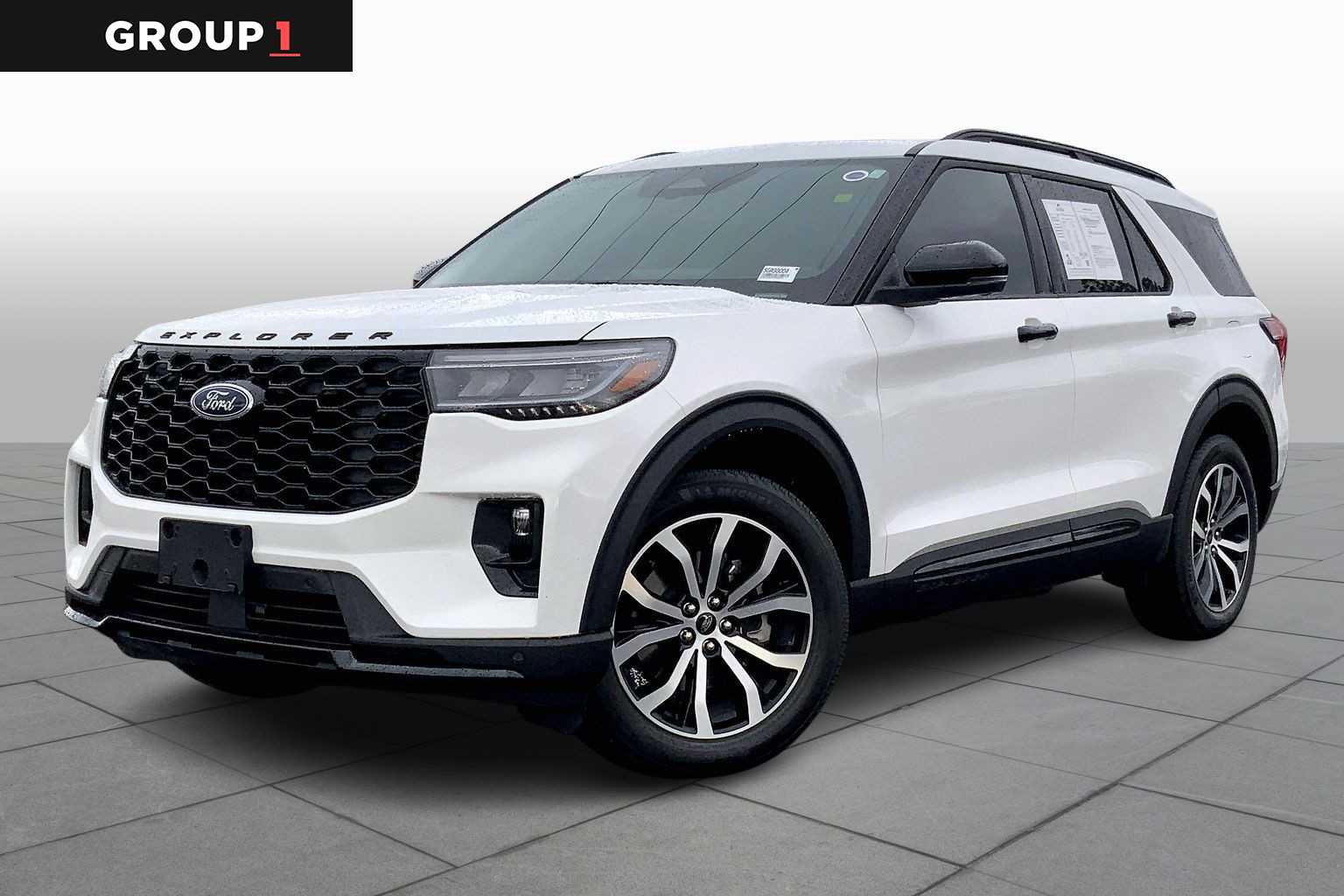 2025 Ford Explorer ST-LINE's photo