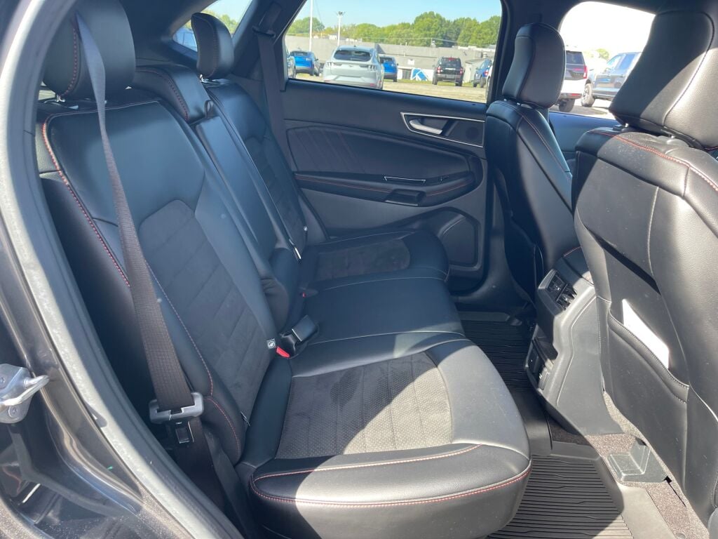 2020 Ford Edge ST photo 19