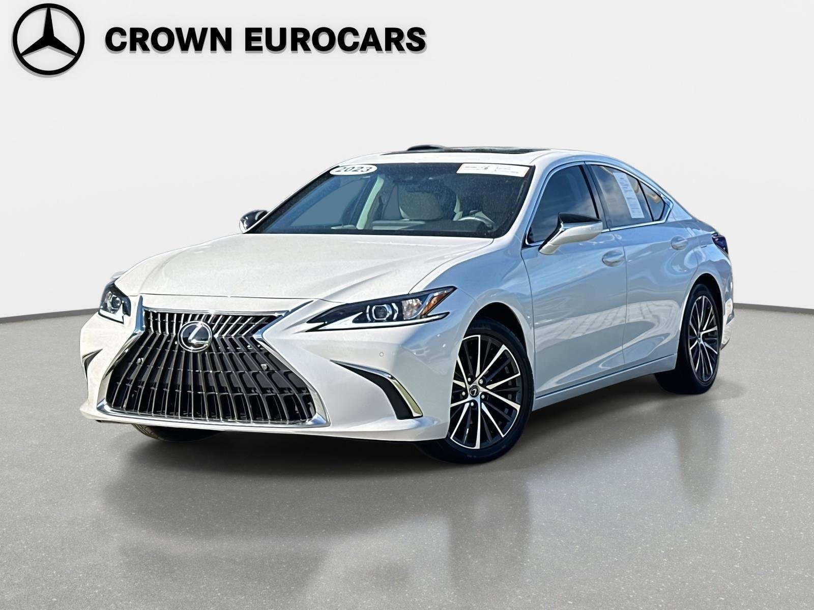 2023 Lexus ES 350's photo