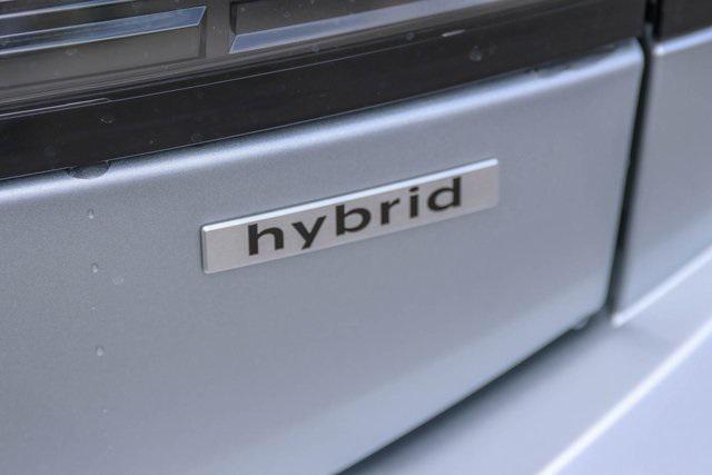 New 2025 Silver Hyundai SEL image 6