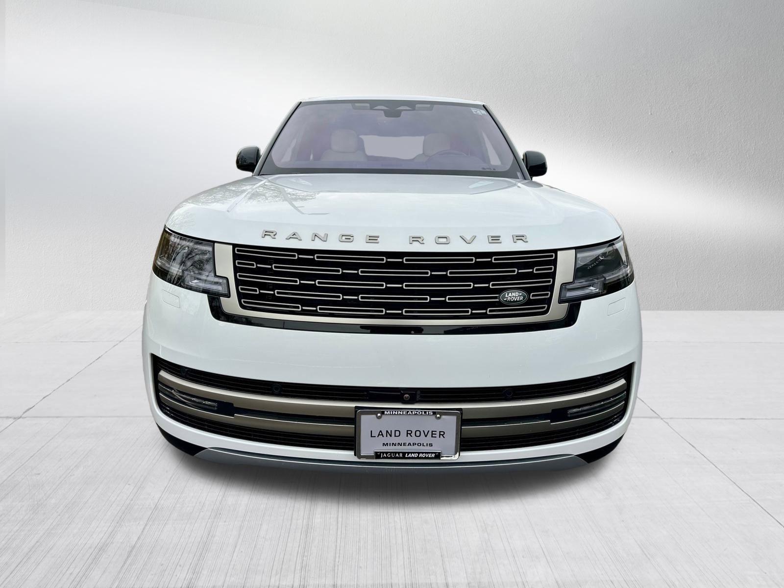 2023 Land Rover Range Rover SE photo 2