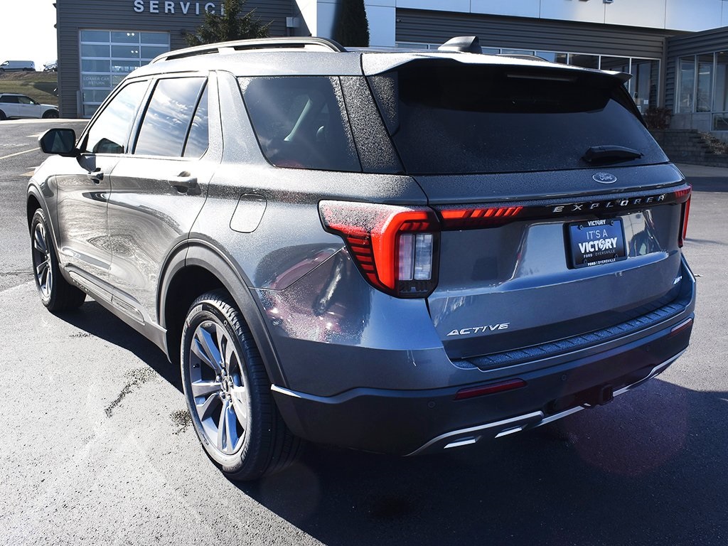 2026 Ford Explorer photo 2