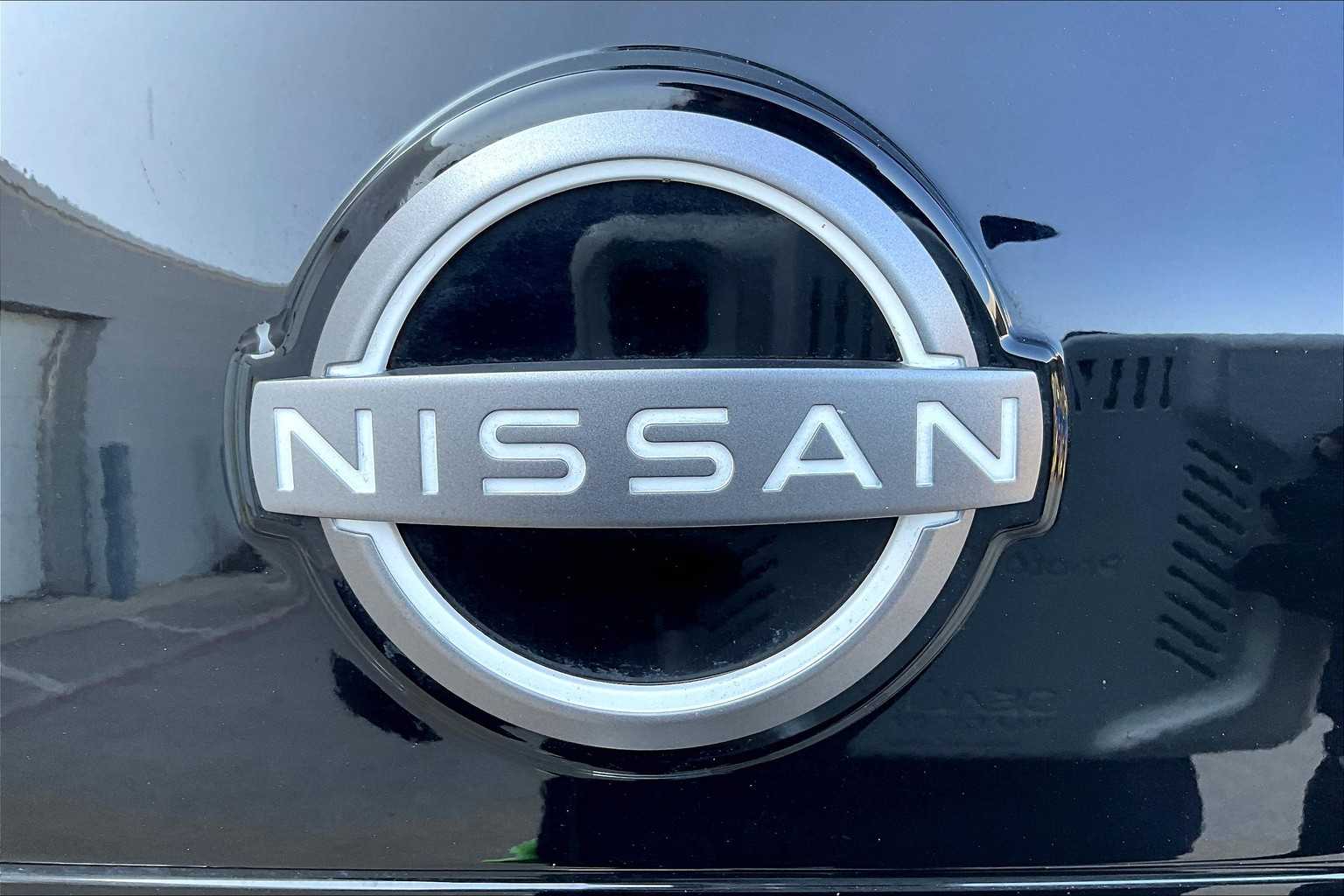 2023 Nissan Rogue SV photo 28