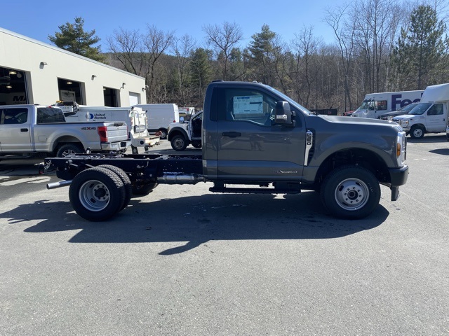 2024 Ford F-350 photo 8