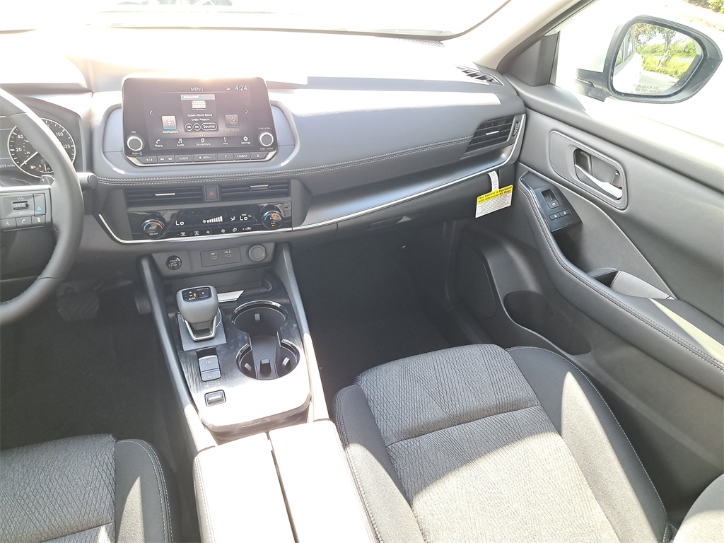 2026 Nissan Rogue SV photo 17