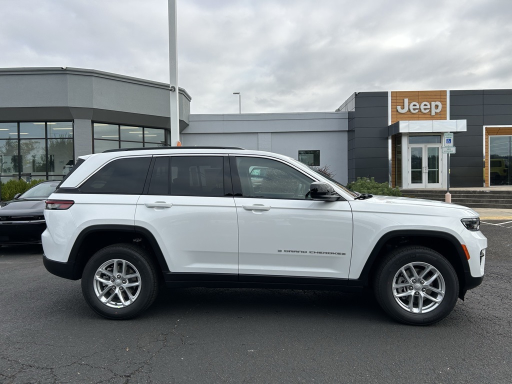 2025 Jeep Grand Cherokee Laredo X photo 4