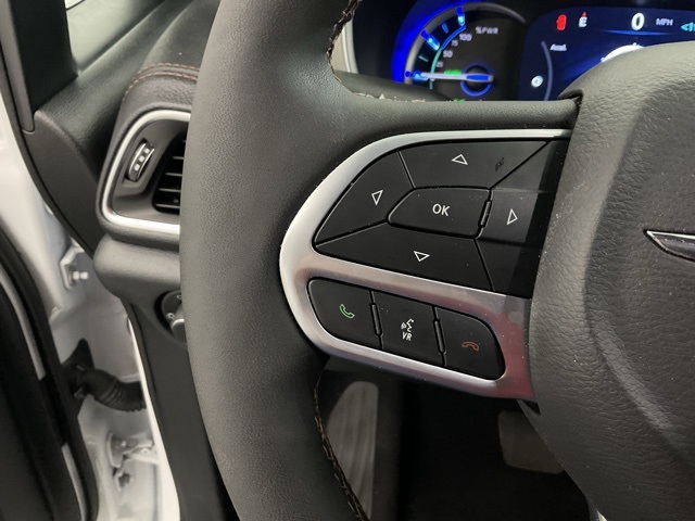 2024 Chrysler Pacifica Hybrid Pinnacle photo 12