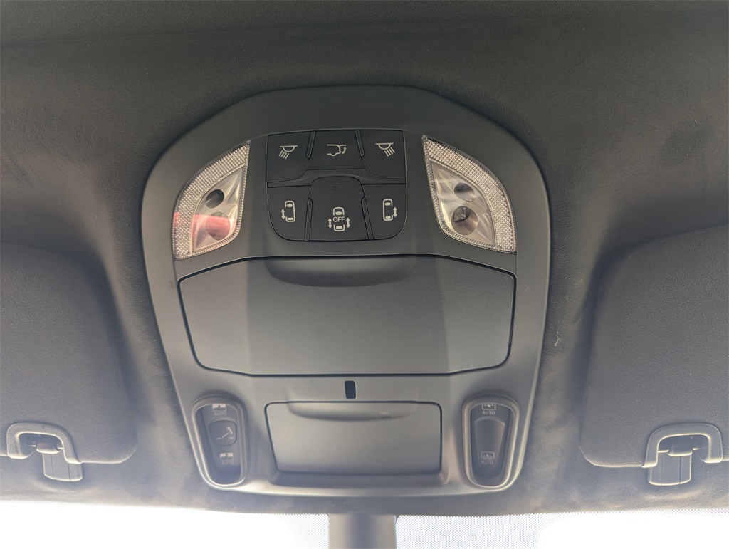 2026 Chrysler Pacifica Pinnacle photo 26